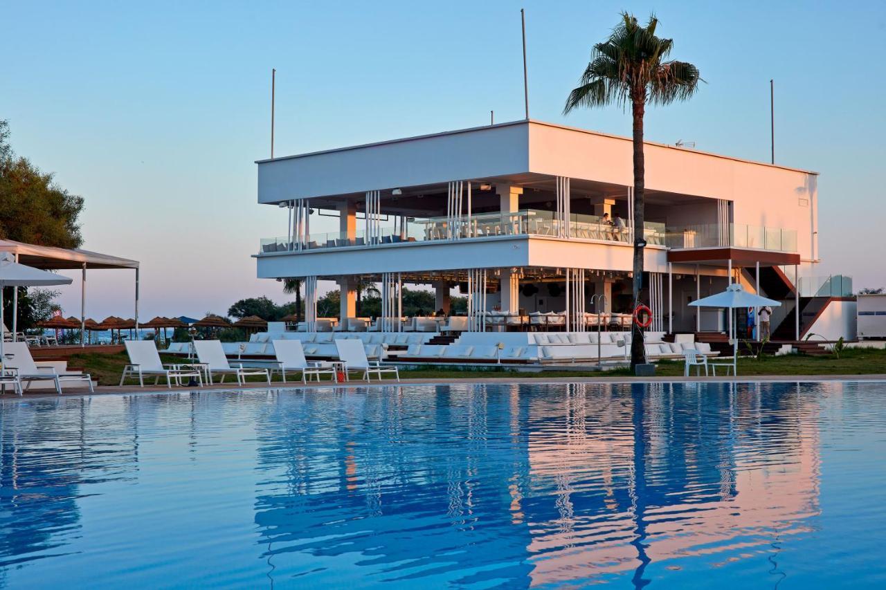 So White Beach Resort アヤナパ エクステリア 写真