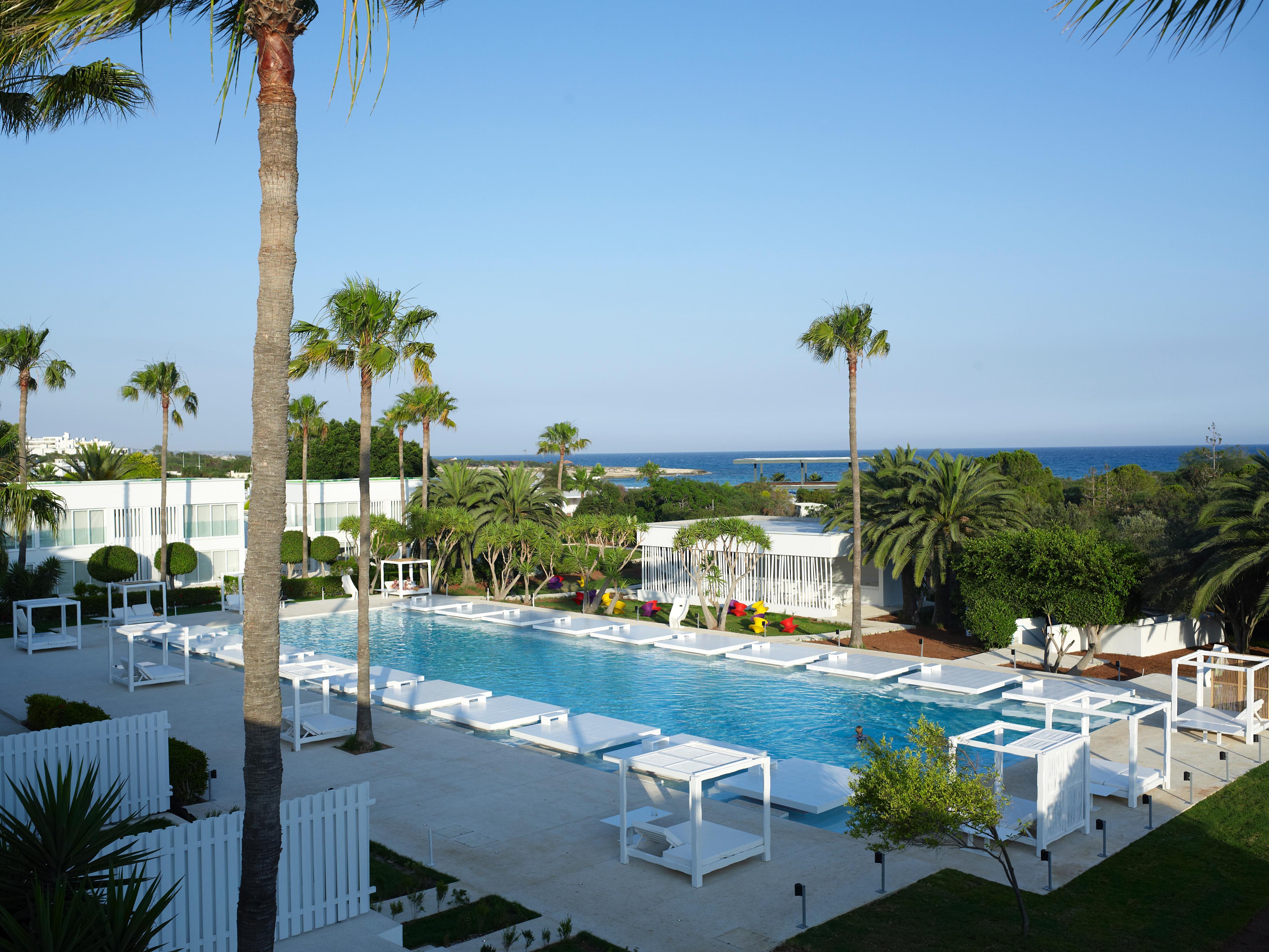 So White Beach Resort アヤナパ エクステリア 写真