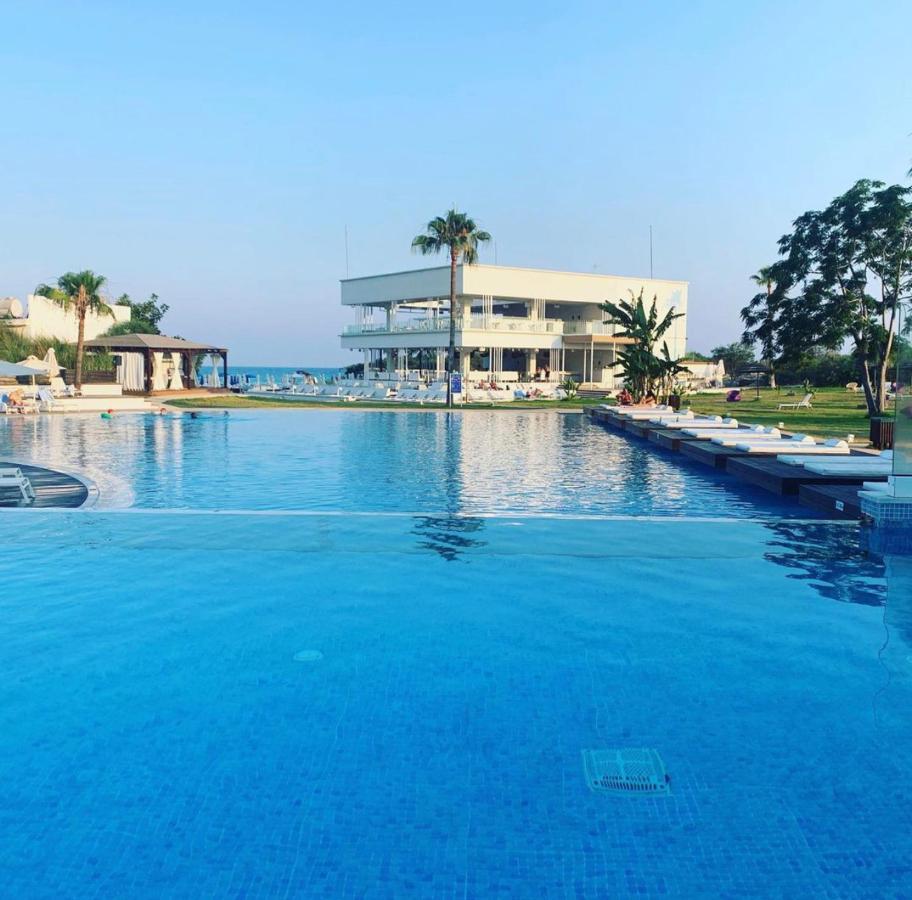 So White Beach Resort アヤナパ エクステリア 写真